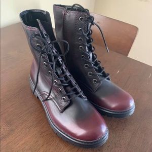 Combat boots
